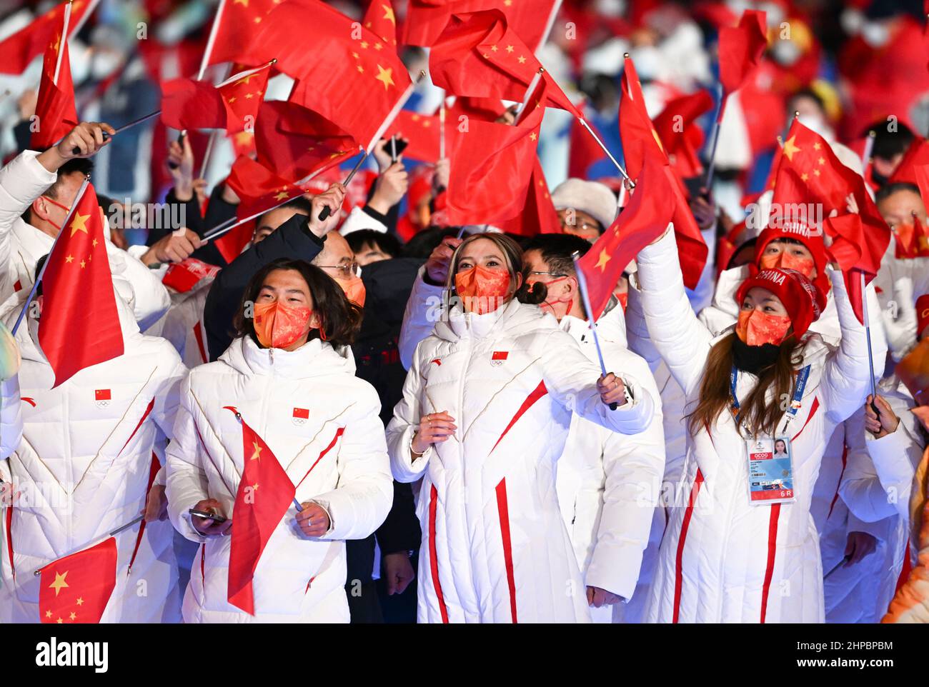 Pechino, Cina. 20th Feb 2022. L'atleta cinese su Yiming (1st L) e GU ailing (2nd L) sfilano durante la cerimonia di chiusura dei Giochi Olimpici invernali di Pechino 2022 allo Stadio Nazionale di Pechino, capitale della Cina, 20 febbraio 2022. Credit: Li GA/Xinhua/Alamy Live News Foto Stock