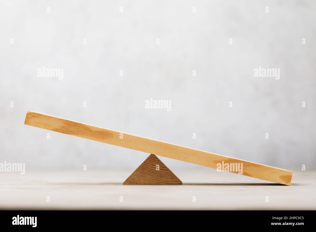 Swing in legno o scale su uno sfondo astratto, un modello per il progettista Foto Stock