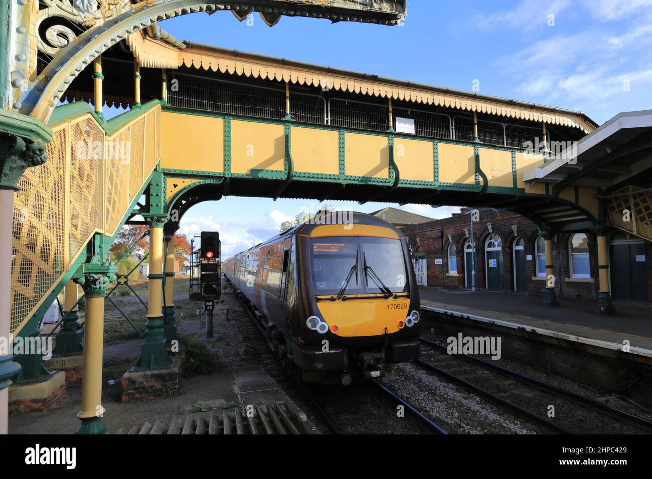 170620 C2C treni alla stazione ferroviaria di marzo, Fenland, Cambridgeshire, Inghilterra Foto Stock