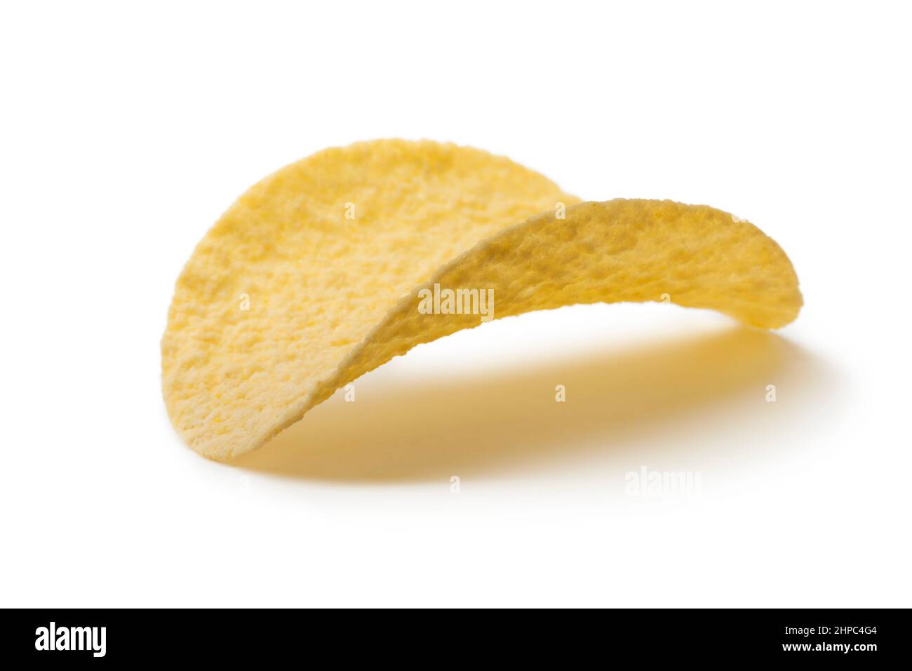 Singolo patatine fritte in primo piano isolato su sfondo bianco Foto Stock
