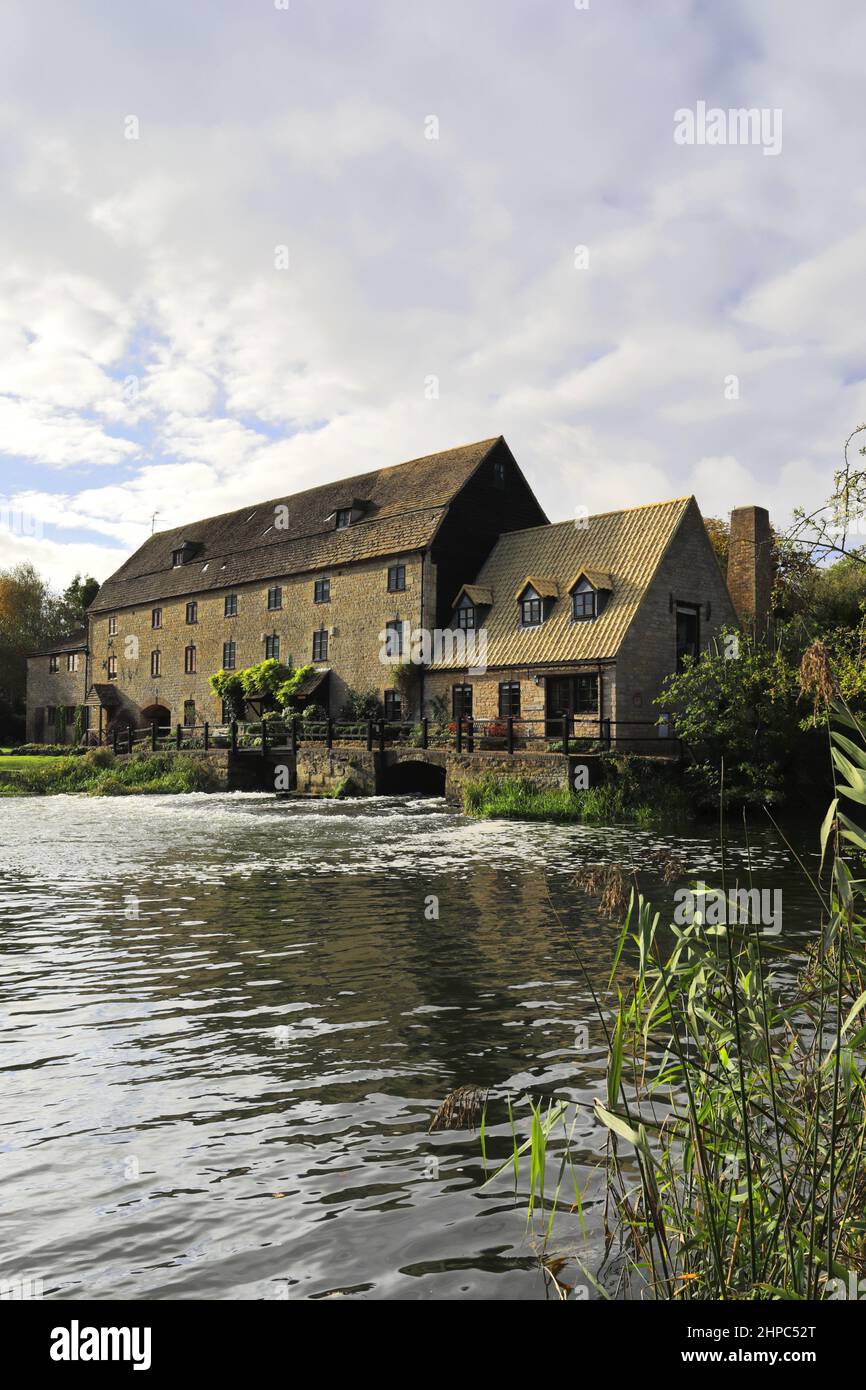 The Watermill at Water Newton Village; River Nene; Cambridgeshire; Inghilterra; UK Foto Stock