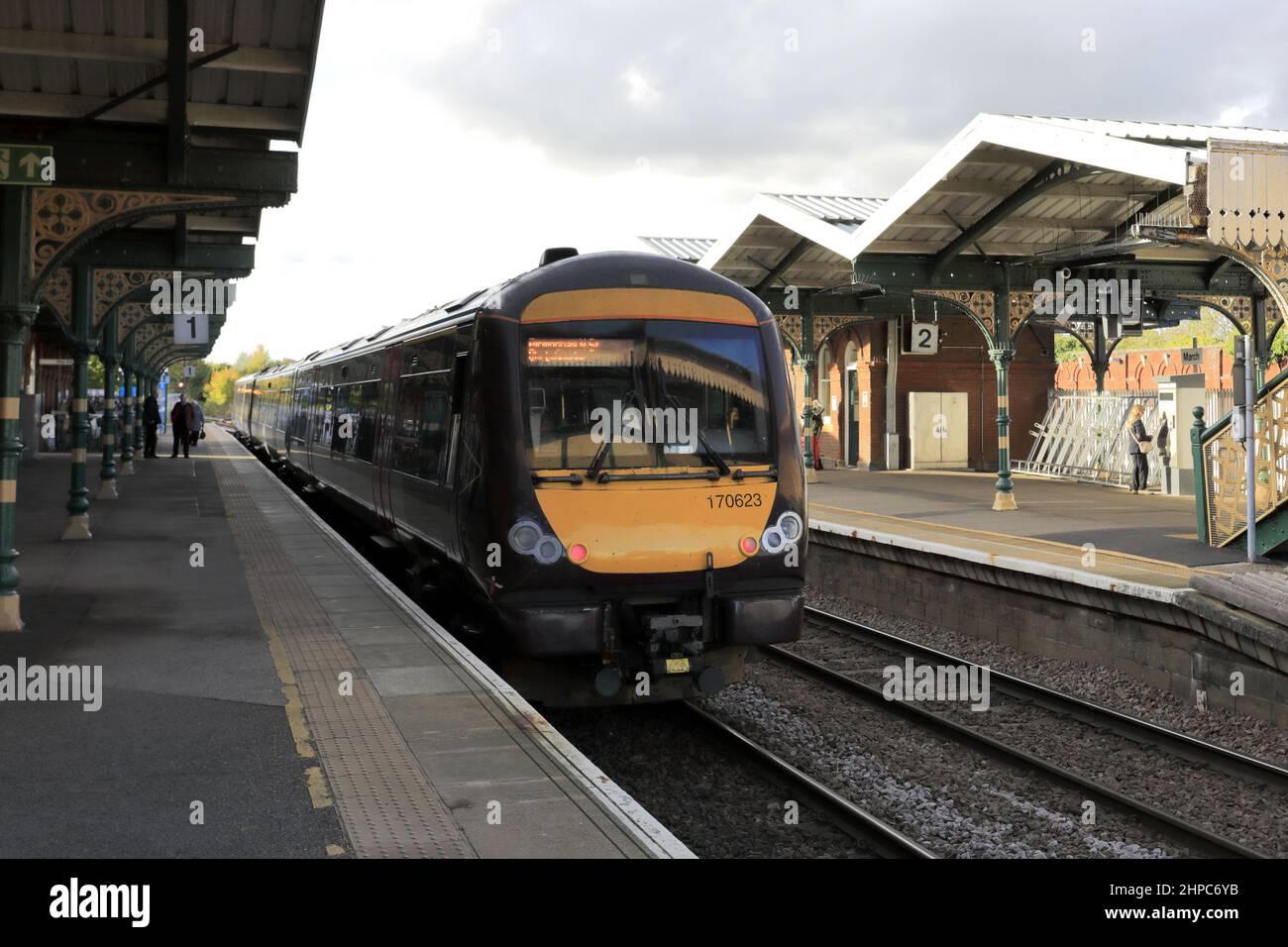 170623 C2C treni alla stazione ferroviaria di marzo, Fenland, Cambridgeshire, Inghilterra Foto Stock