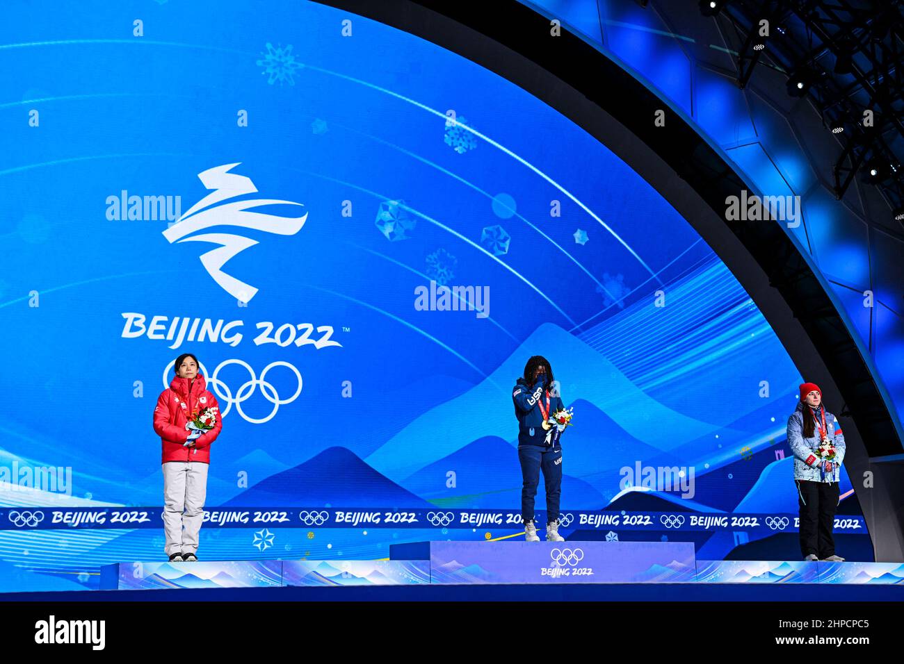 (L-R) Miho Takagi (JPN), Erin Jackson (USA), Angelina Golikova (ROC),14 FEBBRAIO 2022 - Speed Skating : cerimonia della Medaglia delle Donne del 500m durante il Beijin Foto Stock
