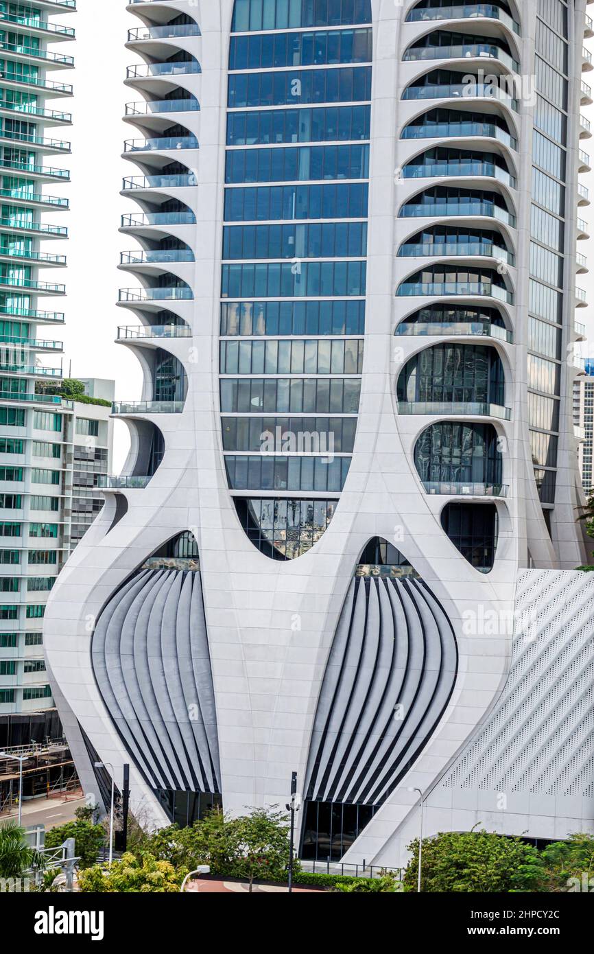 Miami Florida Biscayne Boulevard alto condominio edificio residenziale esterno Zaha Hadid Scorpion Tower One Thousand Museum design Foto Stock