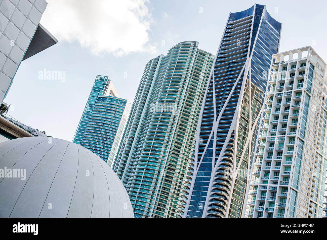 Miami Florida Biscayne Boulevard alto condominio residenziale alti edifici esterni Zaha Hadid Scorpion Tower One Thousand Museum Foto Stock