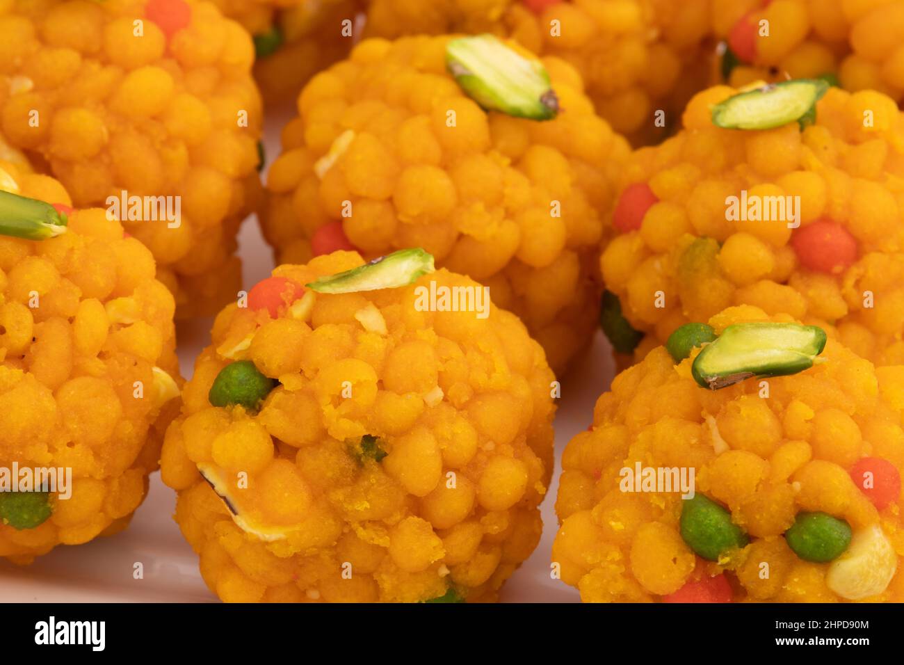 Jodhpuri Bundi Laddu chiamato anche Tiranga Boondi Ladoo Mithai è fatto di Besan Sooji Suji Desi ghee è goduto su Deepawali, Dussehra, Rakshabandhan Foto Stock