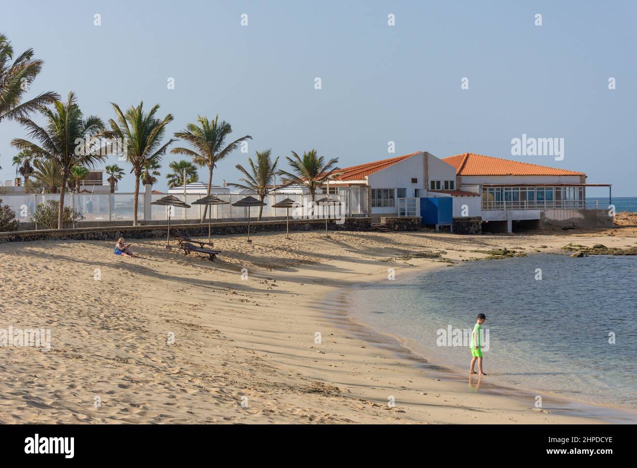 Vista sulla spiaggia e sul porto, Murdeira Village, SAL, República de Cabo (Capo Verde) Foto Stock
