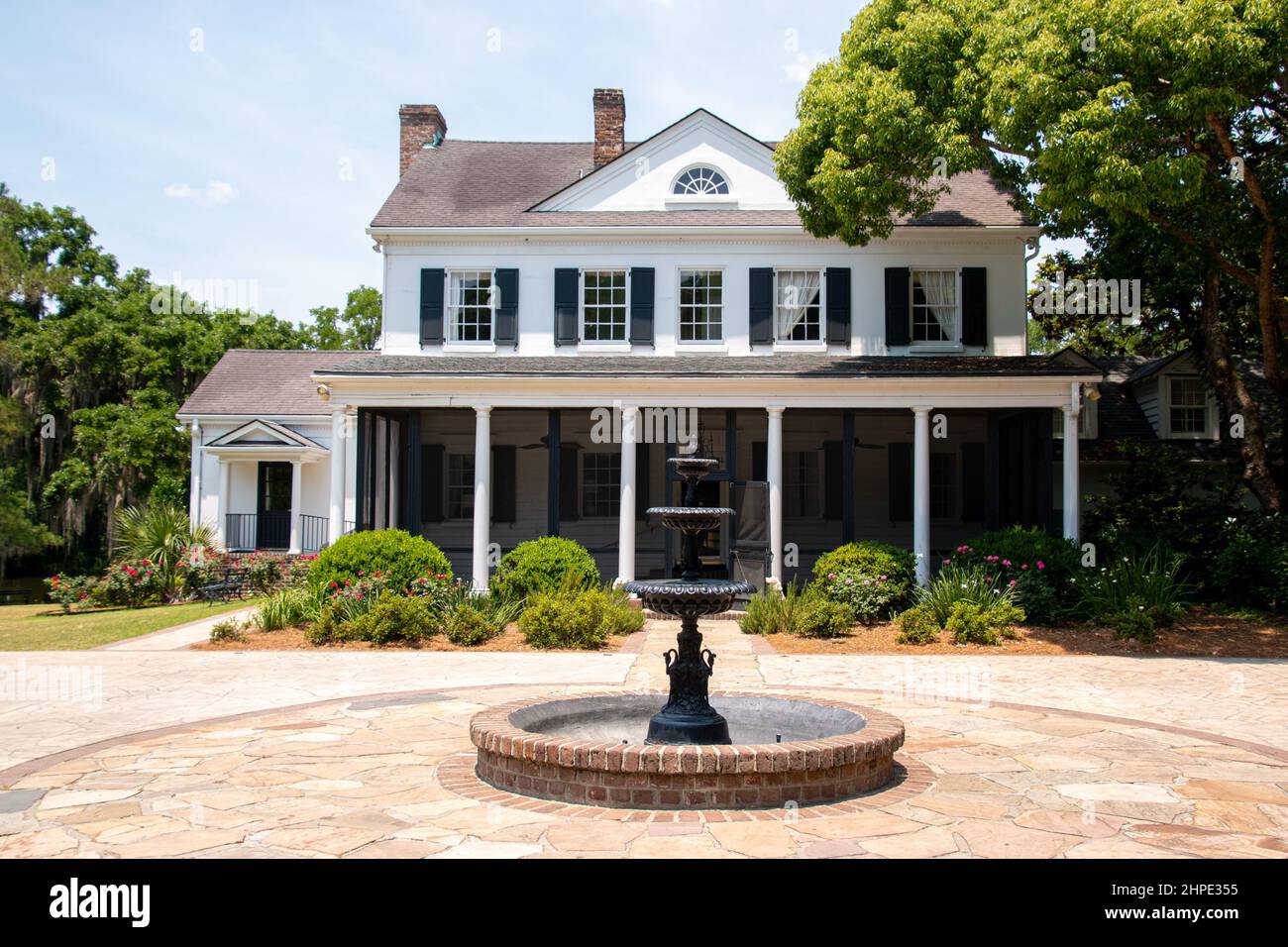 Una tradizionale casa a due piani del sud a Charleston, South Carolina Foto Stock