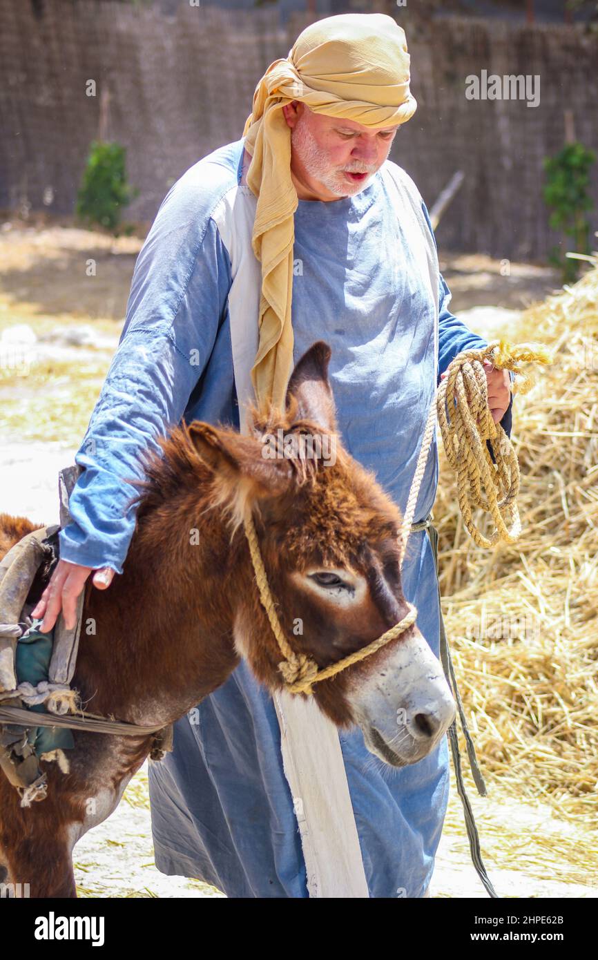 Un attore raffigura un primo secolo pastore a Nazaret Village museo all'aria aperta a Nazaret, Israele. Foto Stock