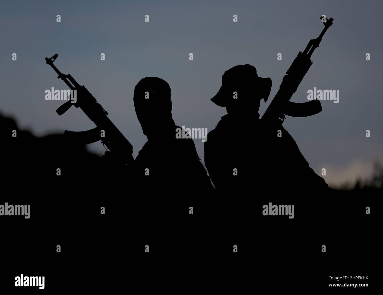 Striscia di Gaza, Palestina. 19th Febbraio, 2022. I combattenti delle Brigate Mujahideen prendono parte ad un addestramento militare in un sito a Rafah nella striscia meridionale di Gaza. Questi esercizi sono pronti a respingere qualsiasi aggressione a Gaza in futuro. Foto Stock