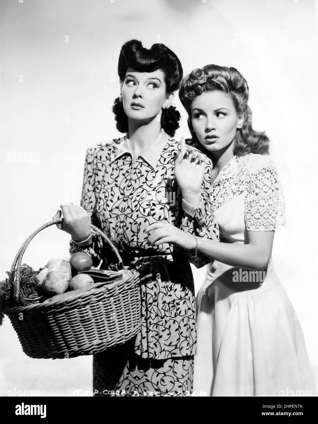 ROSALIND RUSSELL e JANET BLAIR in MIA SORELLA EILEEN (1942), diretto DA ALEXANDER HALL. Credit: FOTO COLUMBIA / Album Foto Stock