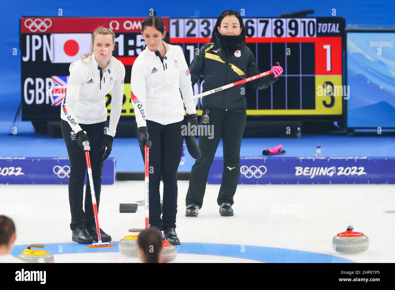 (L-R) Vicky Wright, Eve Muirhead (GBR), 20 FEBBRAIO 2022 - Curling : incontro finale femminile tra Giappone - Gran Bretagna durante i Giochi olimpici invernali di Pechino 2022 al National Aquatics Center di Pechino, Cina. (Foto di YUTAKA/AFLO SPORT) Foto Stock