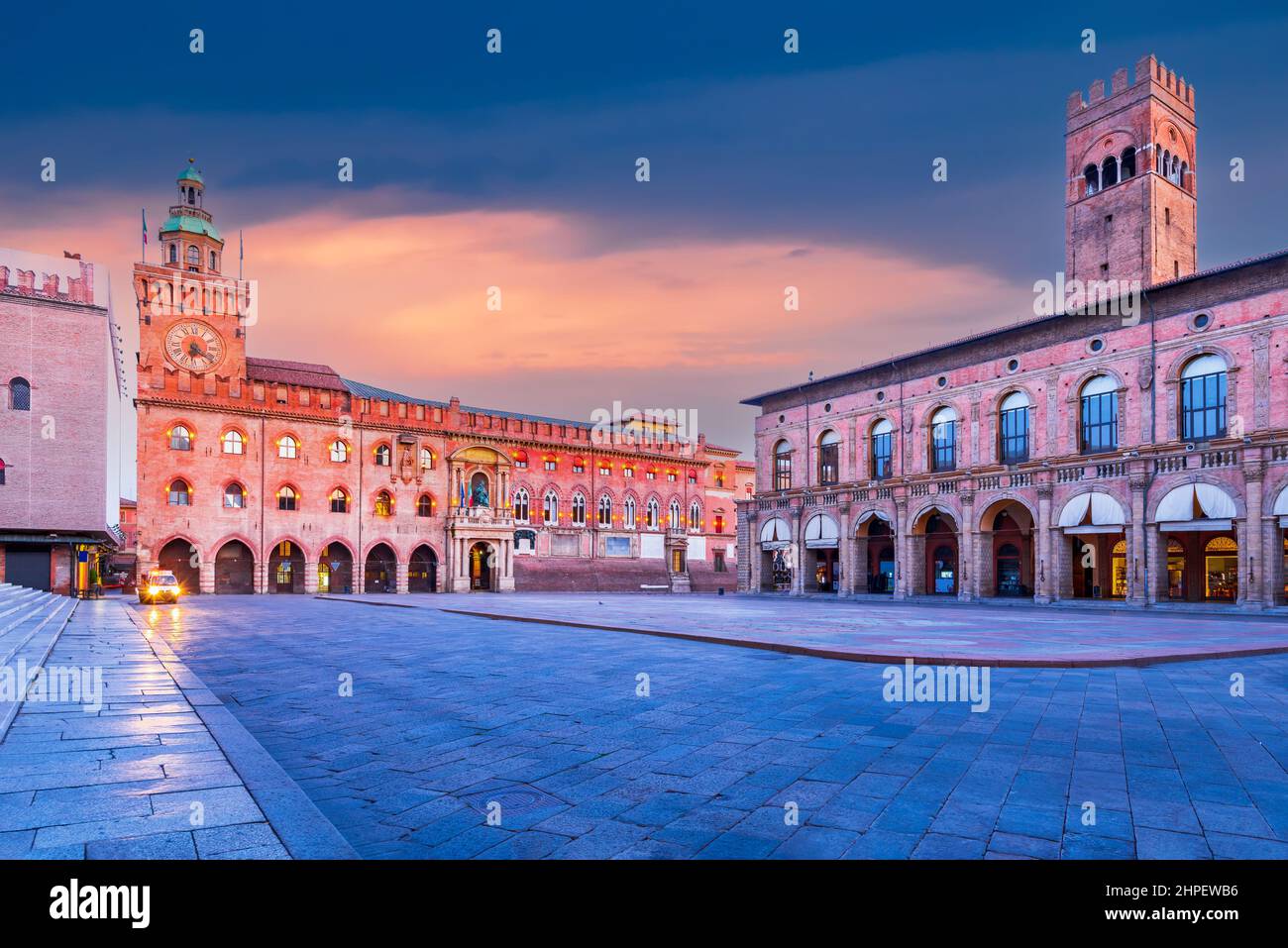 Bologna, Italia. Piazza del Nettuno e Piazza maggiore a Bologna, punto di riferimento in Emilia-Romagna. Foto Stock
