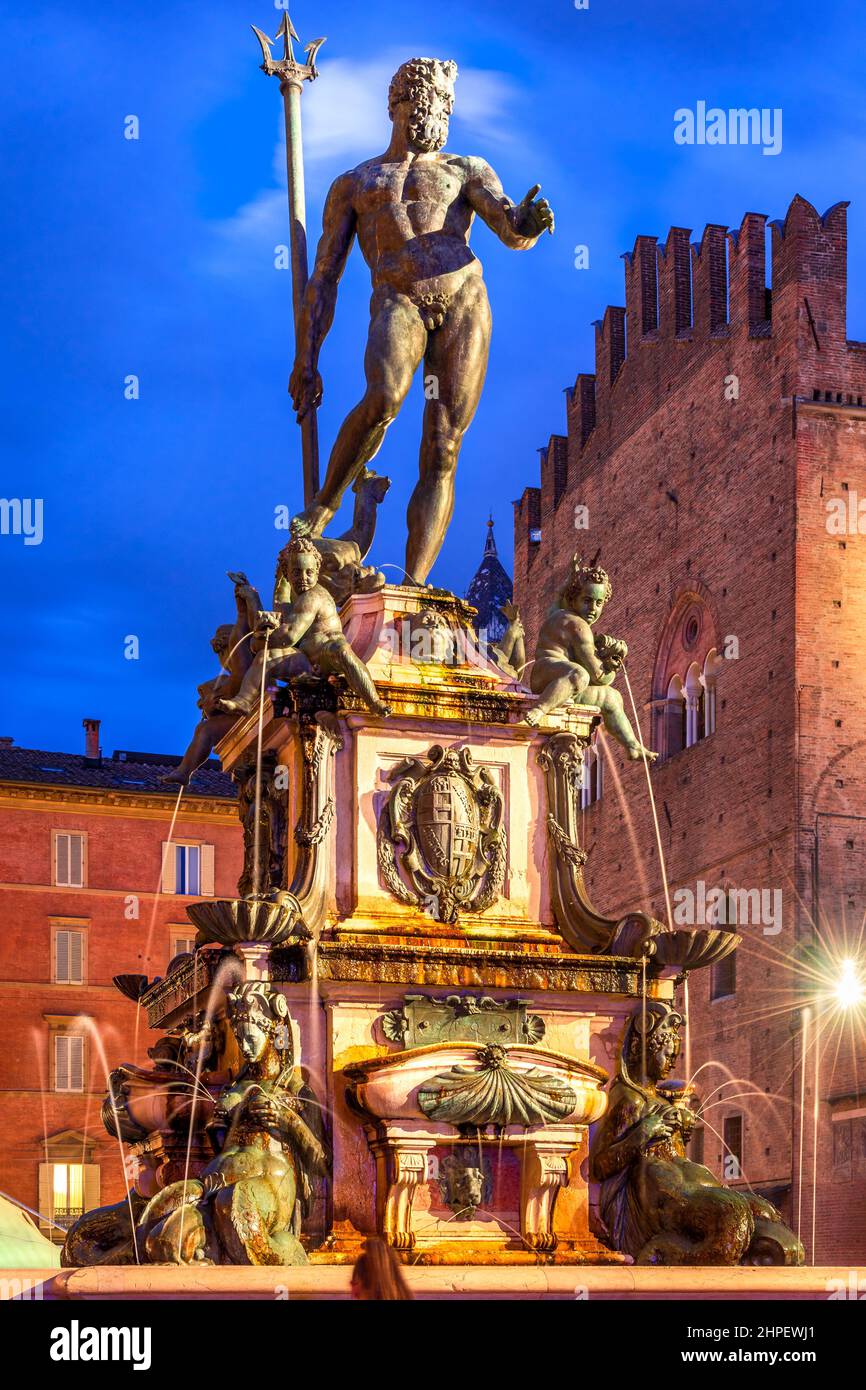 Bologna, Italia. Fontana del Nettuno e Piazza maggiore a Bologna, punto di riferimento in Emilia-Romagna. Foto Stock