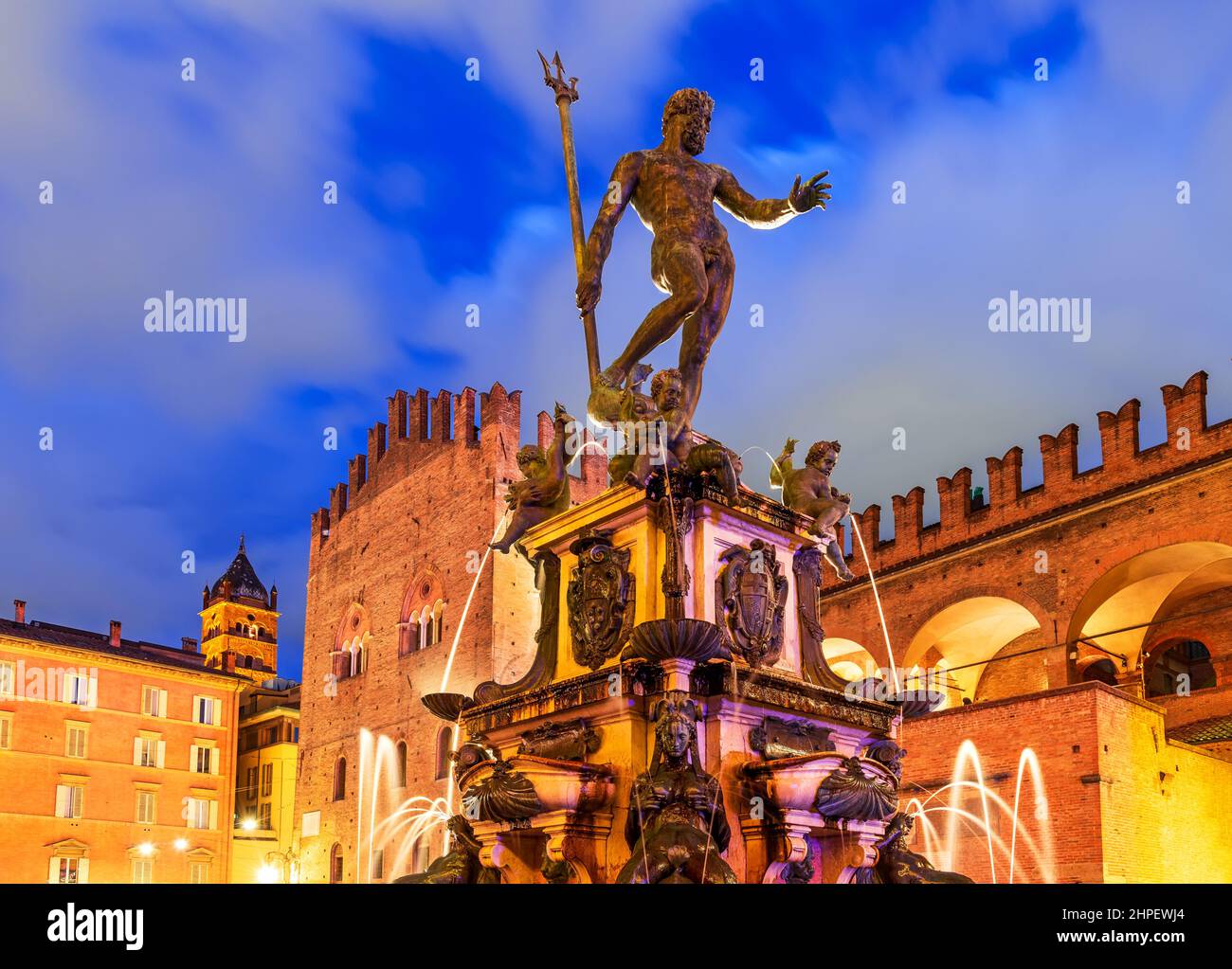 Bologna, Italia. Fontana del Nettuno e Piazza maggiore a Bologna, punto di riferimento in Emilia-Romagna. Foto Stock