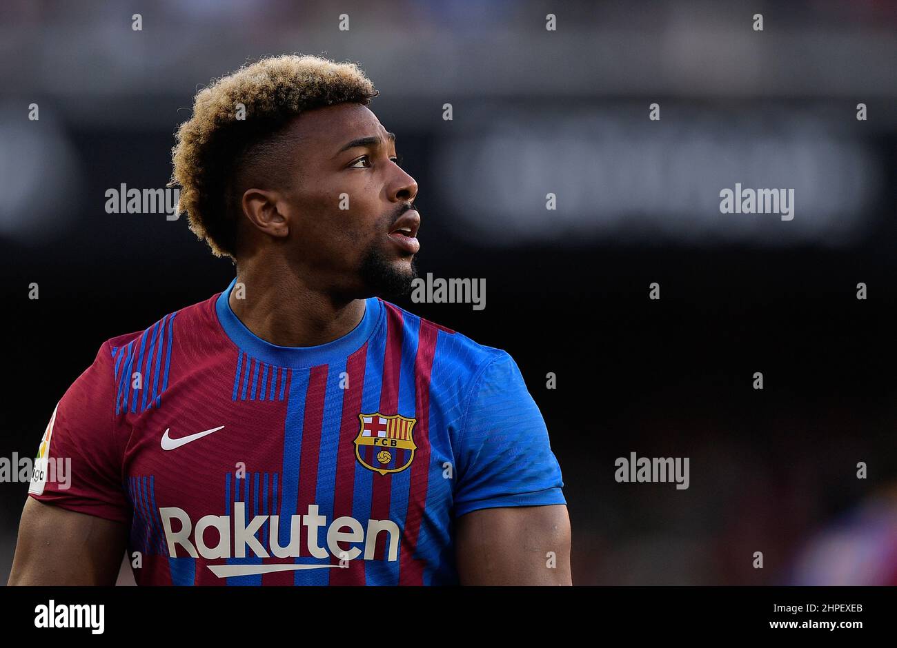 Valencia, Spagna. 20th Feb 2022. Adama Traore di Barcellona reagisce durante una partita di calcio spagnola di prima divisione tra Valencia e Barcellona a Valencia, Spagna, 20 febbraio 2022. Credit: Str/Xinhua/Alamy Live News Foto Stock