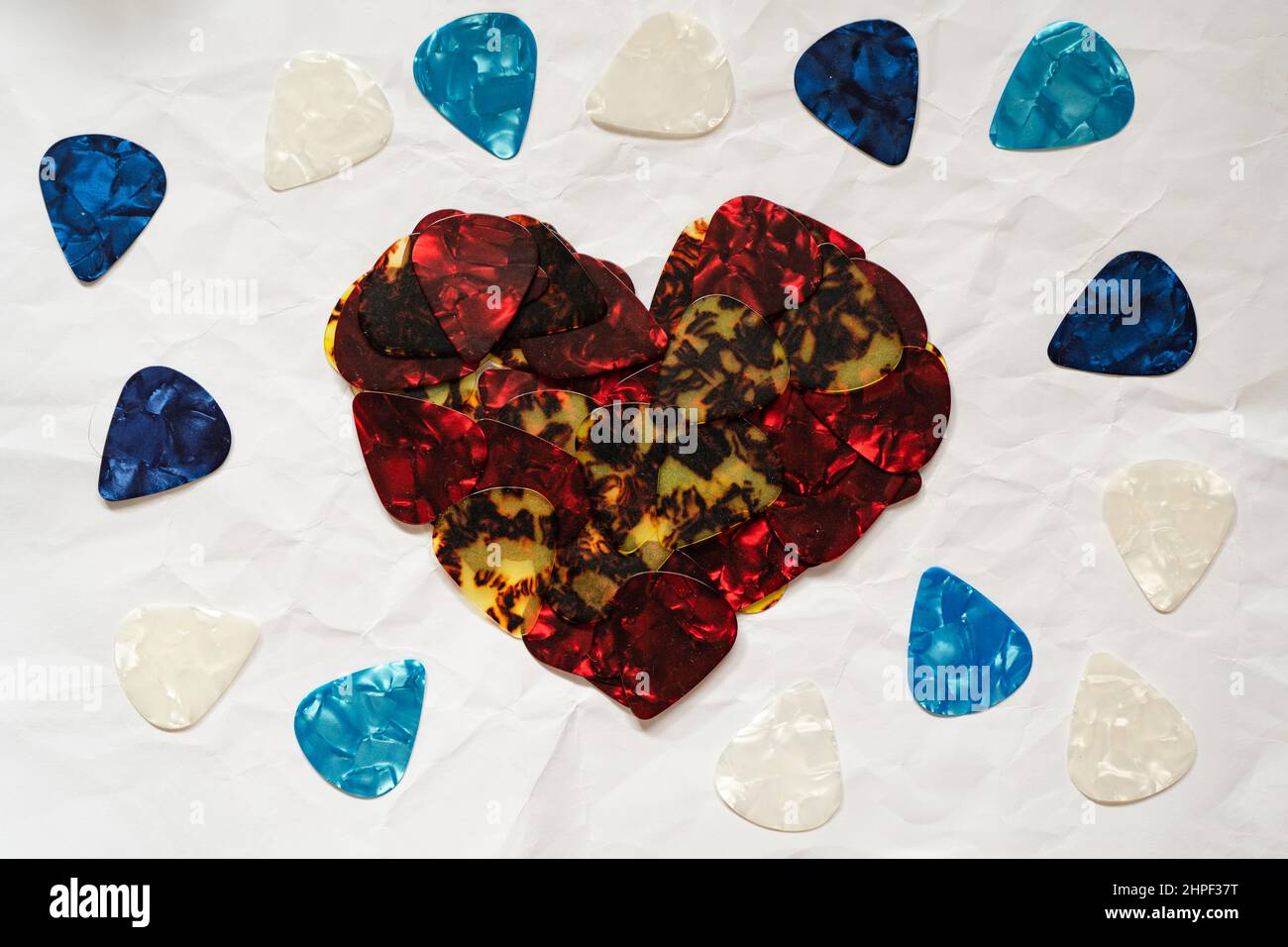 Curioso Rratto Di Coniglietto Sorpreso Tenere Il Cuore Rosso Con Grandi Occhi Sporgenti Sullo Sfondo Bianco Solido Generativo Ai Image304711809 - Foto 6