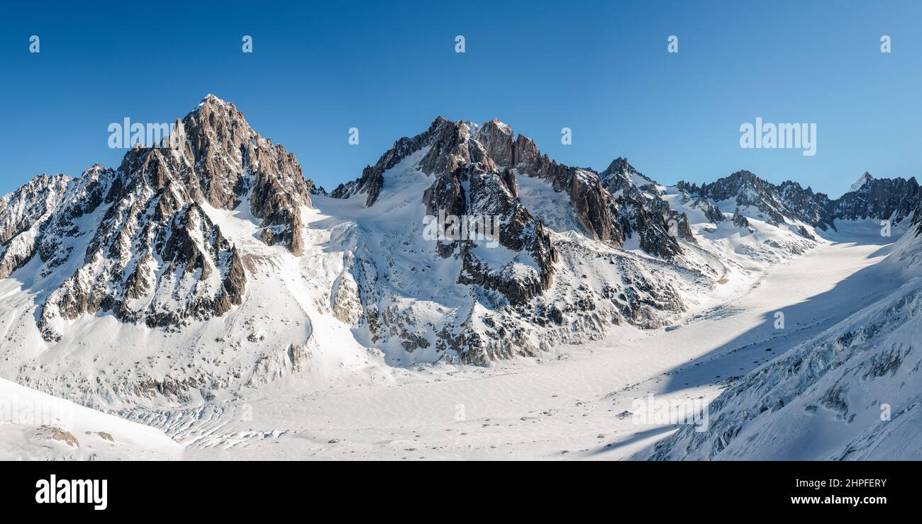 Aiguille Chardonnet e Aiguille Argentiere, e bacino del ghiacciaio Argentiere, Argentiere, Chamonix-Mont Blanc, Francia Foto Stock