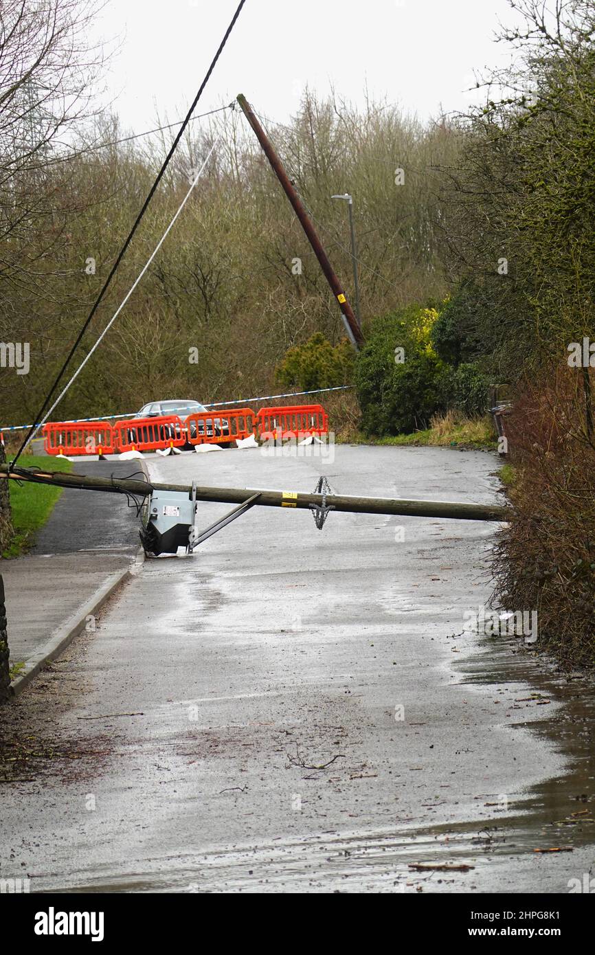Storm Franklin ha abbattito i cavi elettrici a New Mills, nel Derbyshire. Foto Stock