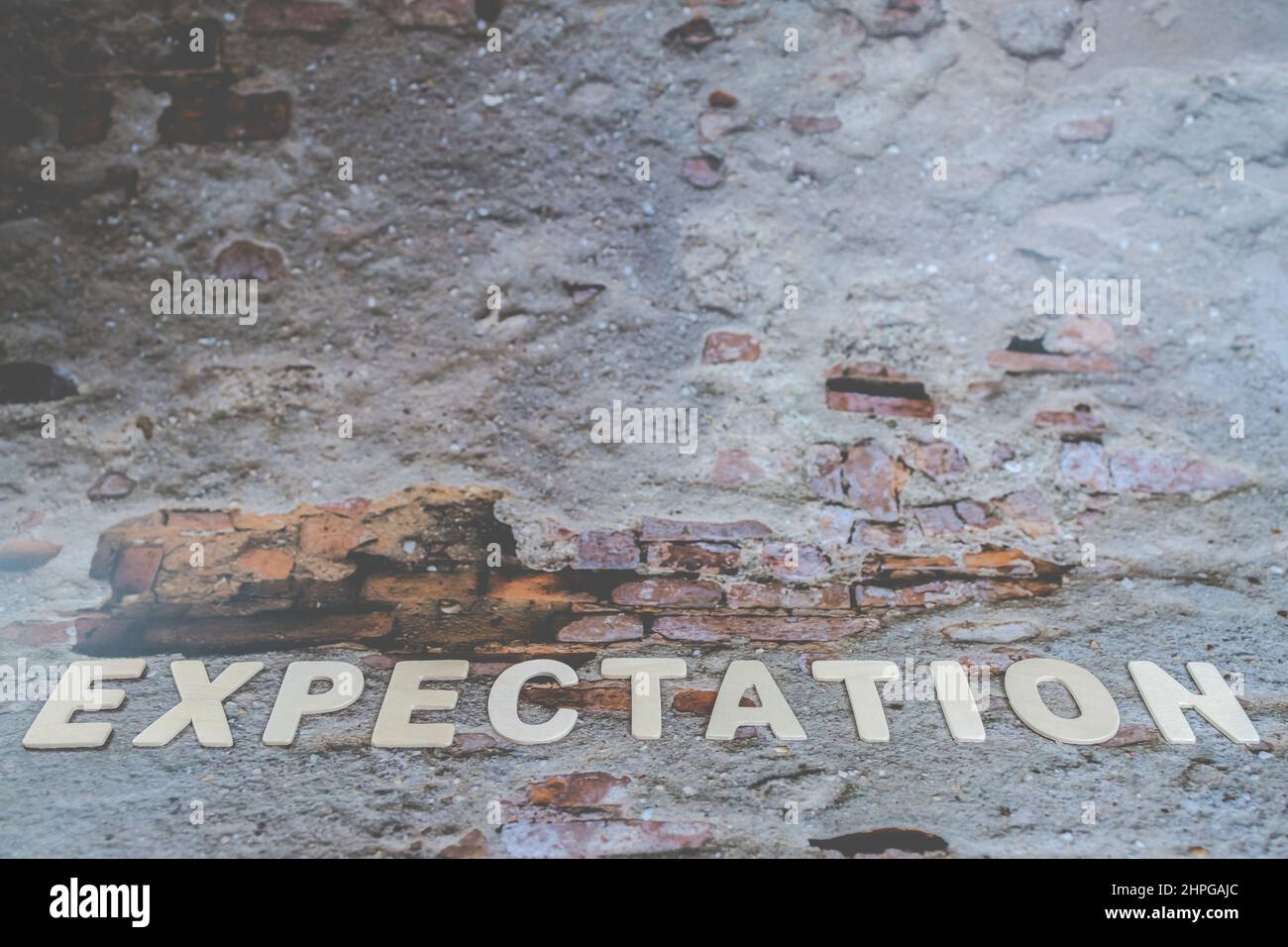 La parola delle aspettative sul muro. Immagine del concetto aziendale. Previsione delle aspettative concetto di pianificazione della strategia della speranza. Foto Stock