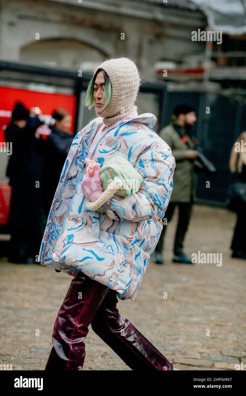 Street Style, Yu Masui arrivo a Copenhagen Fashion week autunno-inverno 2022-2023, Danimarca, il 2nd febbraio 2022. Foto di Marie-Paola Bertrand-Hillion/ABACAPRESS.COM Foto Stock