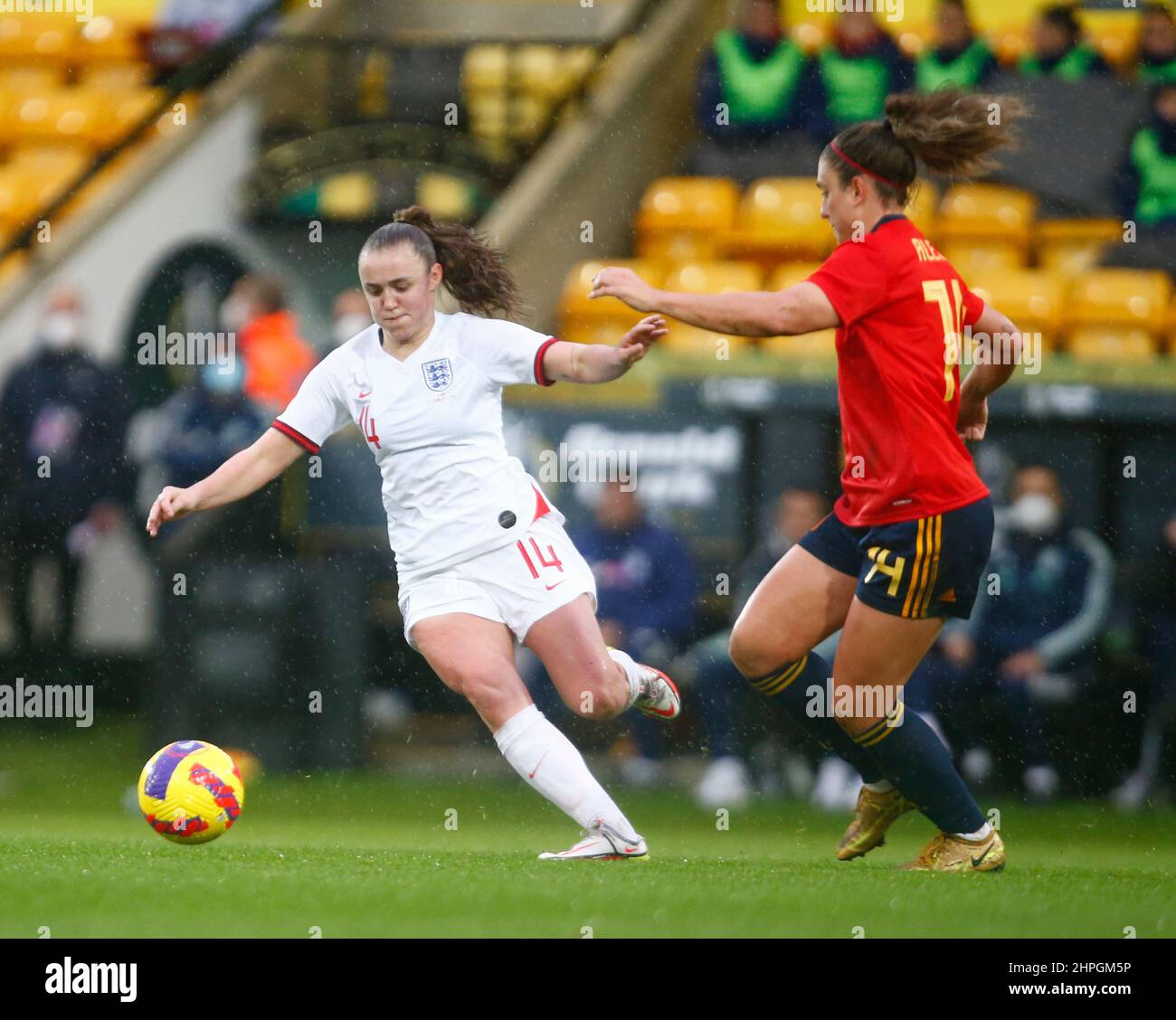 NORWICH, Regno Unito, FEBBRAIO 20: Georgia Stanway (Manchester City) of England le donne detengono di Alexia Putellas Segura (Putellas Segura) (Barcelona)o Foto Stock