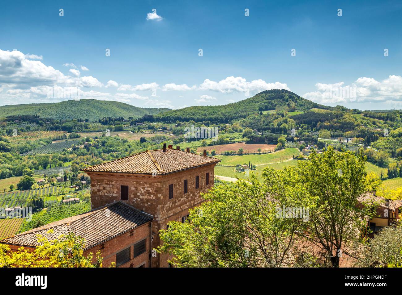 Vista dalla città di Montepulciano alla campagna circostante, regione Toscana d'Italia, Europa. Foto Stock