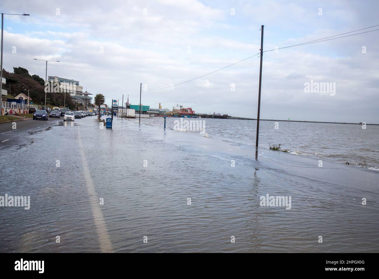 SOUTHEND-ON-SEA, REGNO UNITO. FEB 21, Southend Seafront alluvioni come Storm Franklin colpisce il Regno Unito, la terza tempesta a colpire il Regno Unito questa settimana.il lunedì 21st febbraio 2022. (Credit: Lucy North | MI News) Credit: MI News & Sport /Alamy Live News Foto Stock