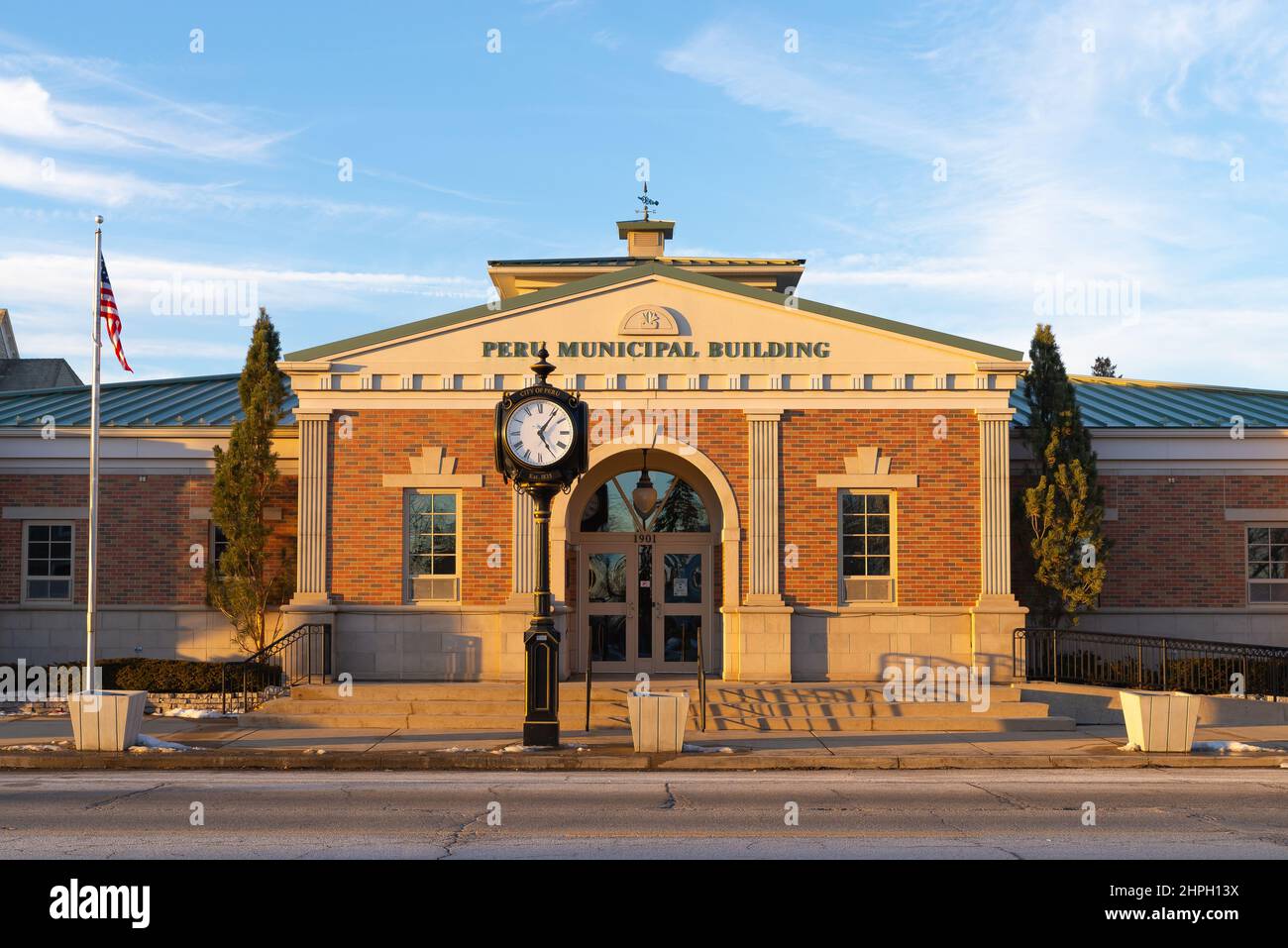 Perù, Illinois - Stati Uniti - 20th febbraio 2022: Gli uffici della città del Perù in un pomeriggio bello. Foto Stock