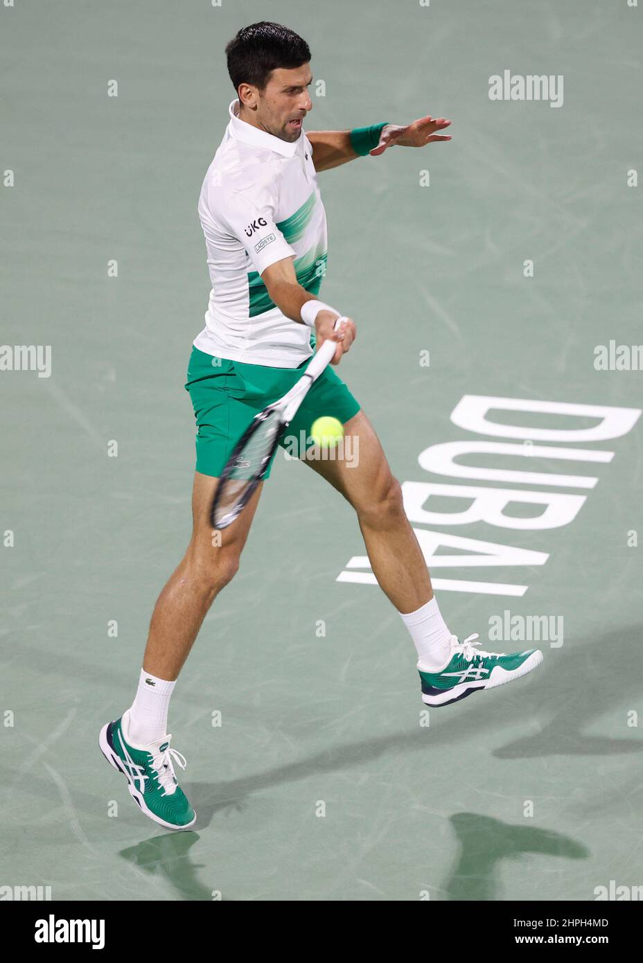 Dubai, Emirati Arabi Uniti, 19th. Feb, 2022. Il tennista serbo Novak Djokovic in azione al torneo di tennis Duty Free di Dubai al Dubai Duty Free Tennis Stadium sabato 19 febbraio 2022., © Juergen Hasenkopf / Alamy Live News Foto Stock