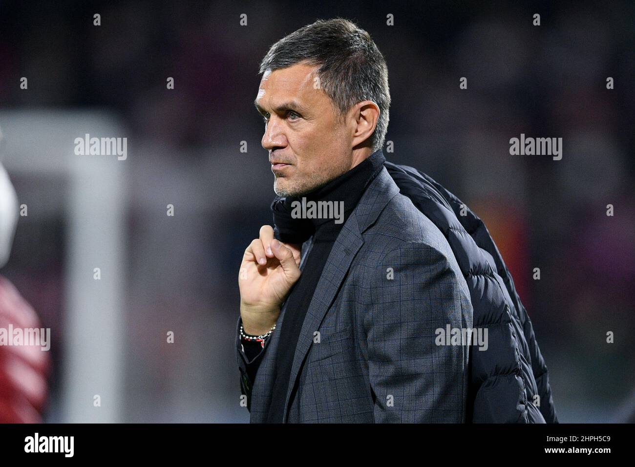 Salerno, Italia. 19th Feb 2022. Paolo Maldini di AC Milan durante la Serie A match tra US Salernitana 1919 e AC Milan allo Stadio Arechi di Salerno, Italia, il 19 febbraio 2022. Credit: Giuseppe Maffia/Alamy Live News Foto Stock