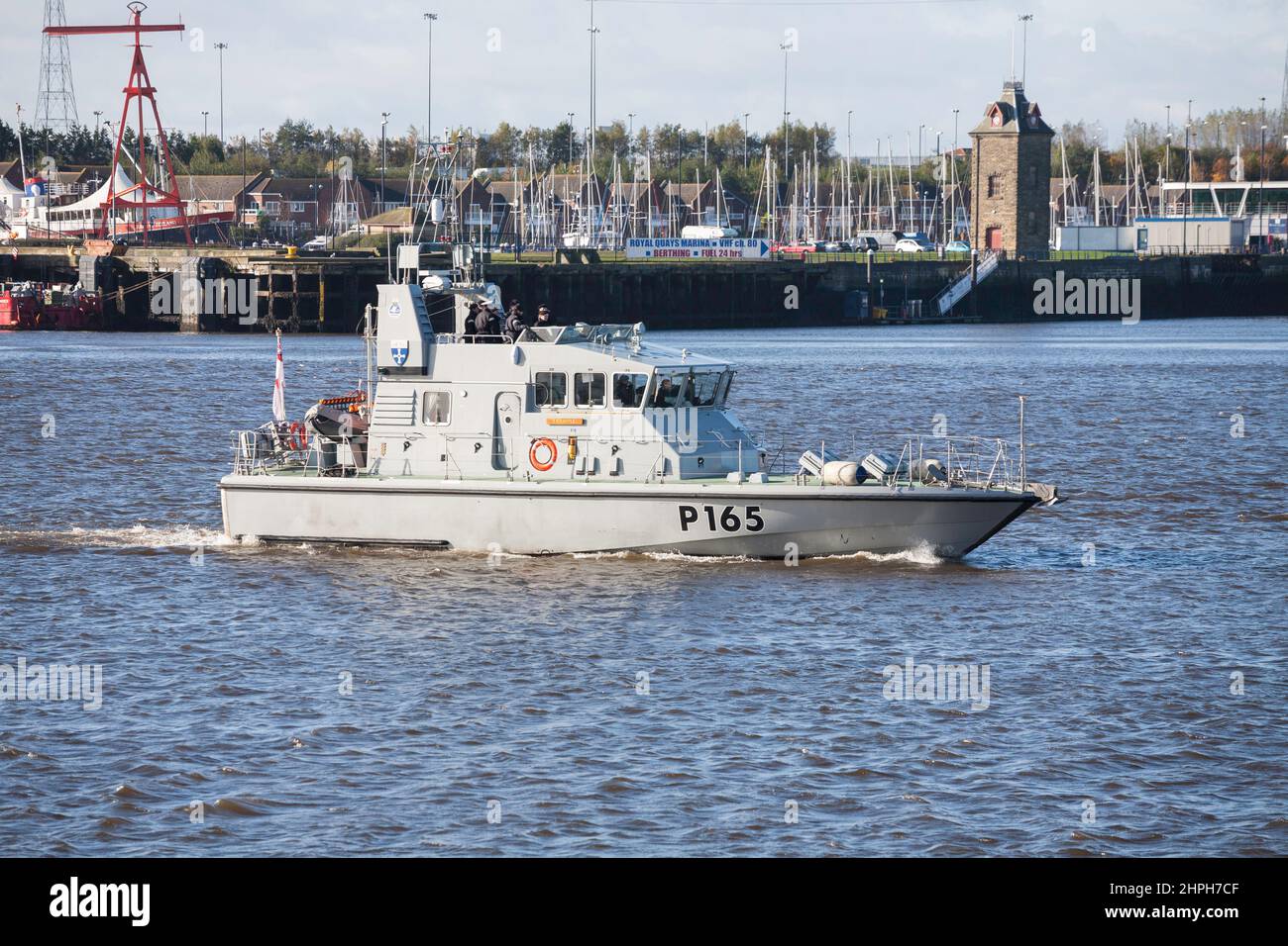 Esempio di pattuglia di classe Archer P165 HMS nel fiume Tyne, Inghilterra nord-orientale, Regno Unito Foto Stock