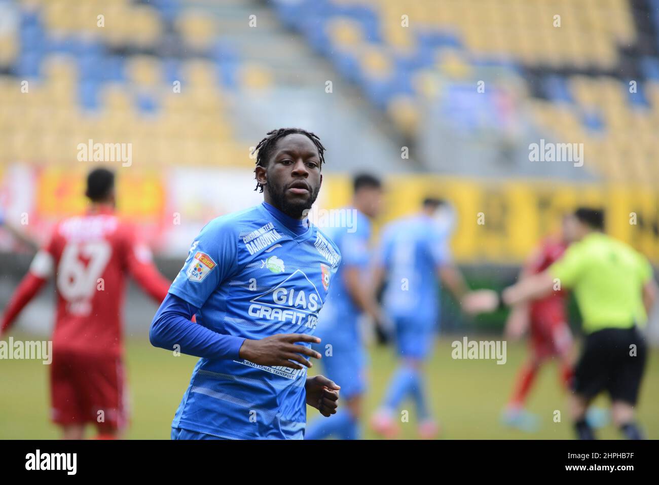 Richard Steven Sila è un calciatore professionista francese che gioca in Romania per Chandia Târgoviște Foto Stock