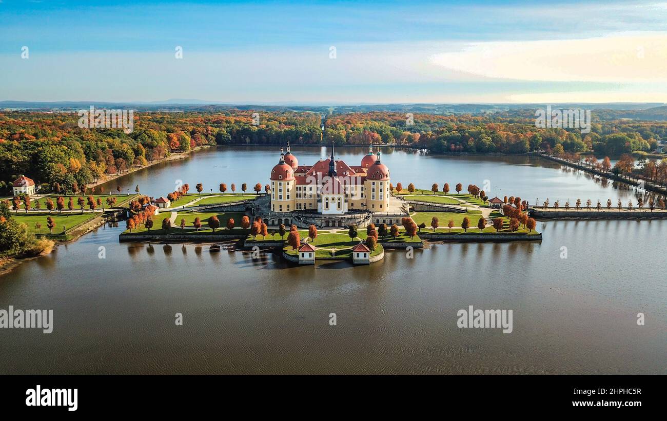 FLUG über Schloss Moritzburg, Sachsen, Deutschland. Foto Stock