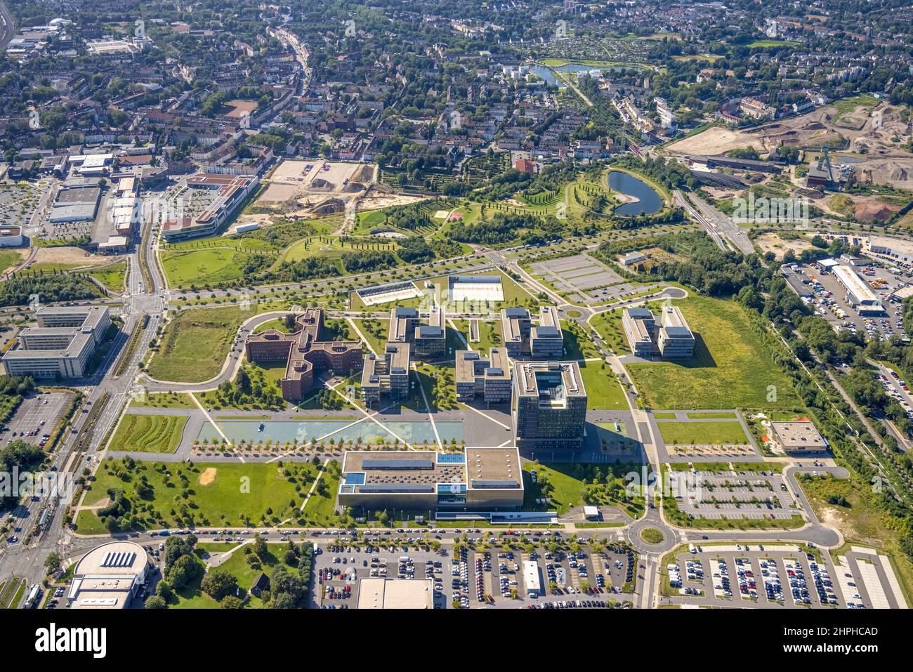 Vista aerea, sede centrale del quartiere thyssenkrupp con Krupp Park nel quartiere ovest di Essen, zona della Ruhr, Renania settentrionale-Vestfalia, Germania, DE, Essen, UE Foto Stock