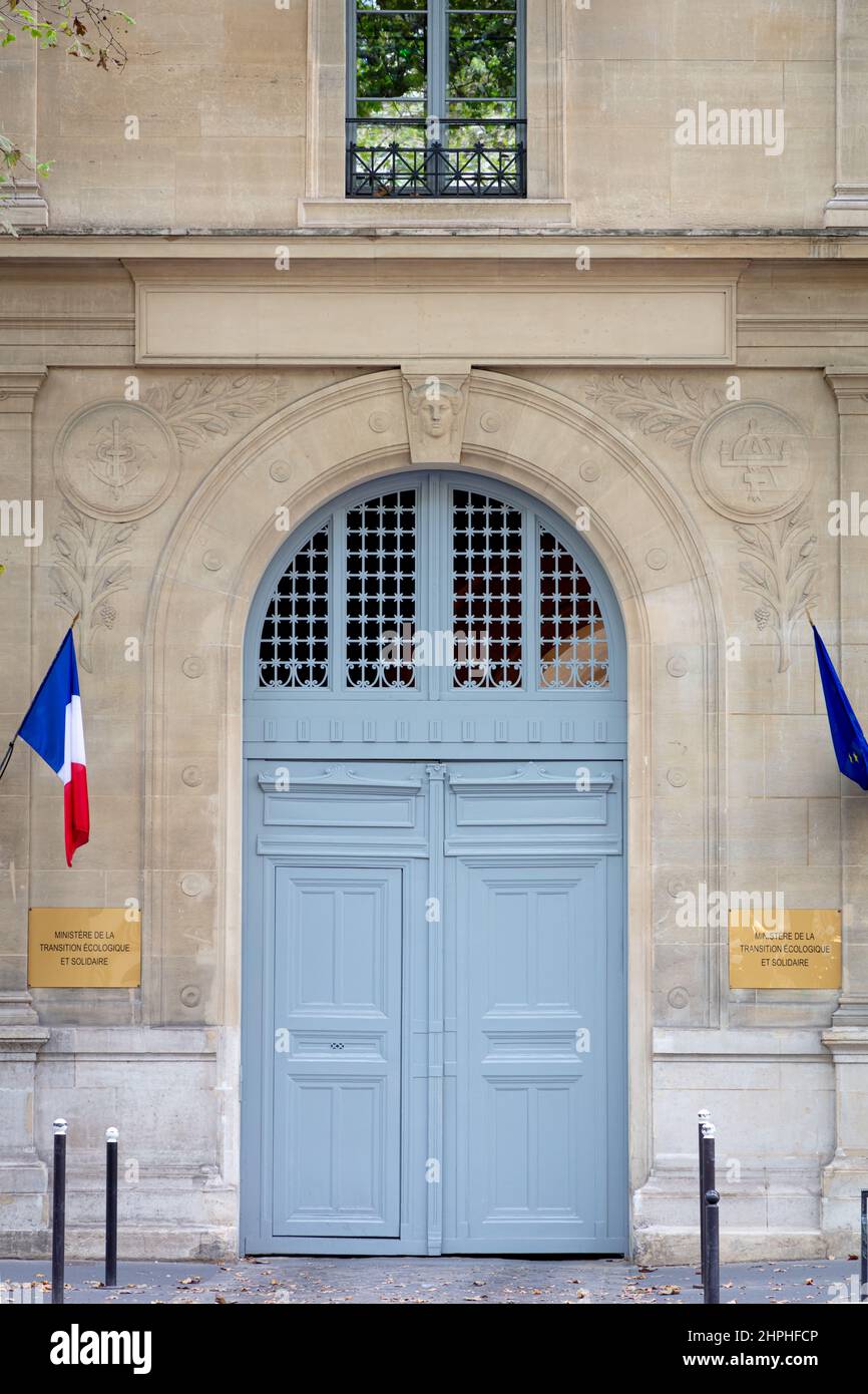Porte di accesso al Ministere de la Transition Ecologique et Solidaire (Ministero dell'Ecologia, Parigi, Francia Foto Stock