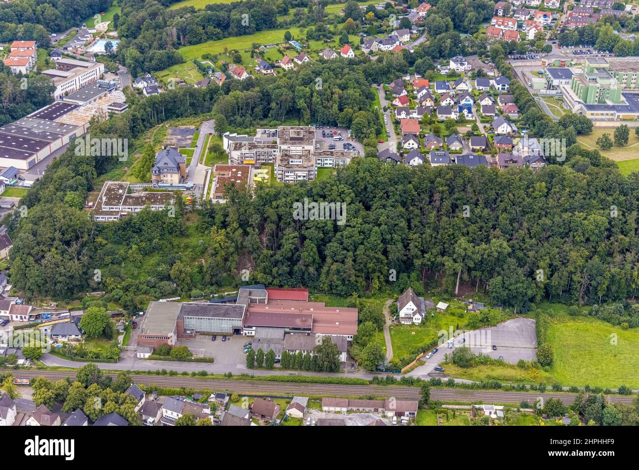 Vista aerea, Frömag Machines Factory GmbH e Schmallenbach House residenza per anziani a Fröndenberg/Ruhr, Ruhr Area, Renania settentrionale-Vestfalia, G Foto Stock