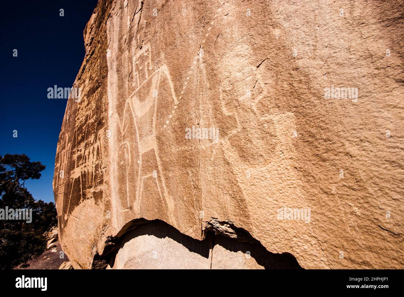 I petroglifi sul ranch McConkie nella forchetta asciutta del canyon di Ashley nello Utah settentrionale sono stati scolpiti nella pietra arenaria dalla gente della coltura di Fremont Foto Stock