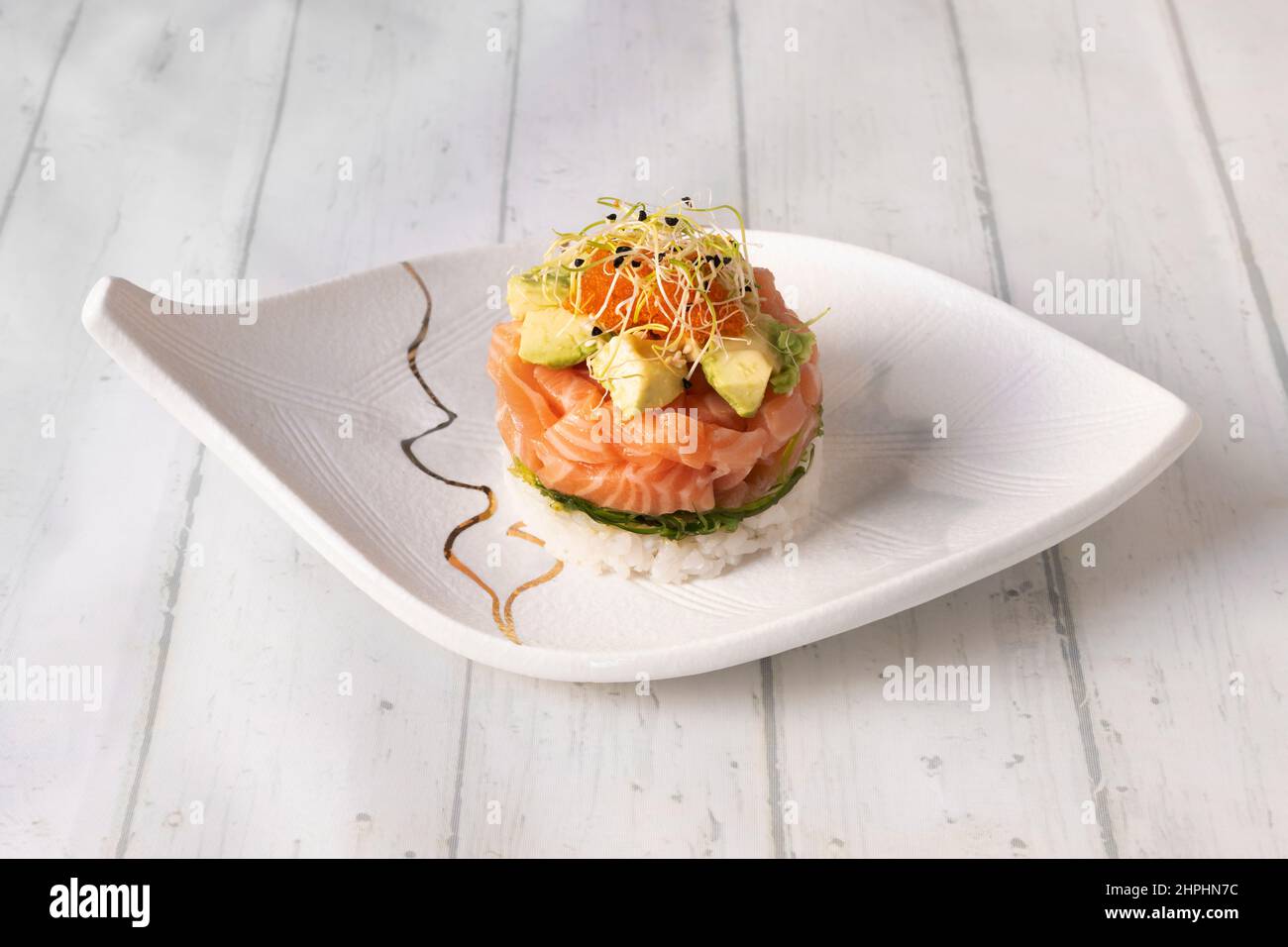 Tartaro di salmone e avocado, ideale come antipasto o primo piatto. Devi solo lasciarlo scongelare e consumare direttamente o si può anche stagione i Foto Stock