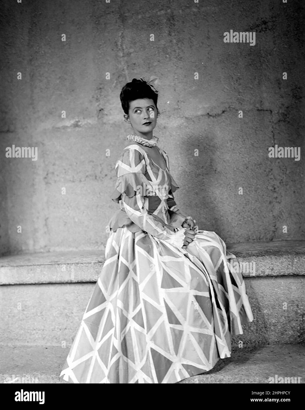 Susi Nicoletti come Smeraldina nel Servo di due Maestri di Carlo Goldoni. Produzione di Hermann Thimig. Festival di Salisburgo ca. 4 agosto 1946 Foto Stock