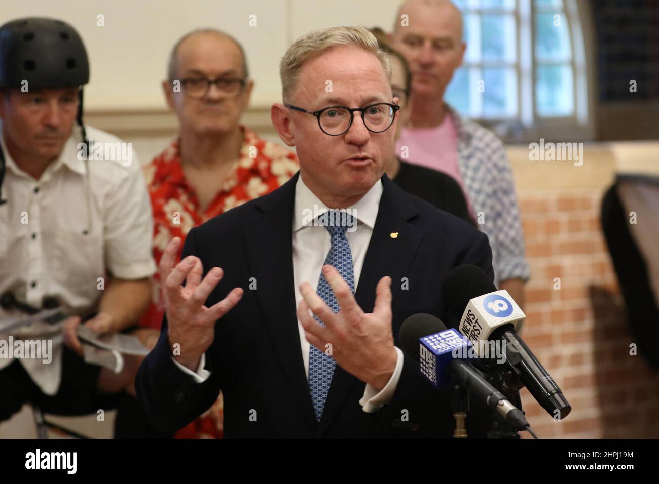 Sydney, Australia. 22nd febbraio 2022. Nei mesi di febbraio e marzo, due eventi artistici e culturali stellari faranno tornare il pubblico al CBD di Sydney, i primi eventi che si svolgeranno nel 2022 nell'ambito del programma di rivitalizzazione del CBD del nuovo Galles del Sud. Sydney Fringe Sideshow, inaugurerà una stravaganza di 9 notti di commedia, teatro, musica, danza e arte venerdì 25 febbraio fino a domenica 6 marzo. Un altro evento già in corso come parte del programma è il Club Kabarett di Bernie Dieter, che è iniziato la scorsa settimana e ha già organizzato spettacoli al pubblico nel First Fleet Park. La e Foto Stock