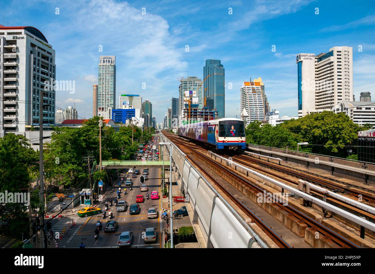 Bangkok Mass Transit System, BTS Skytrain nel centro della città, Bangkok, Thailandia. Foto Stock