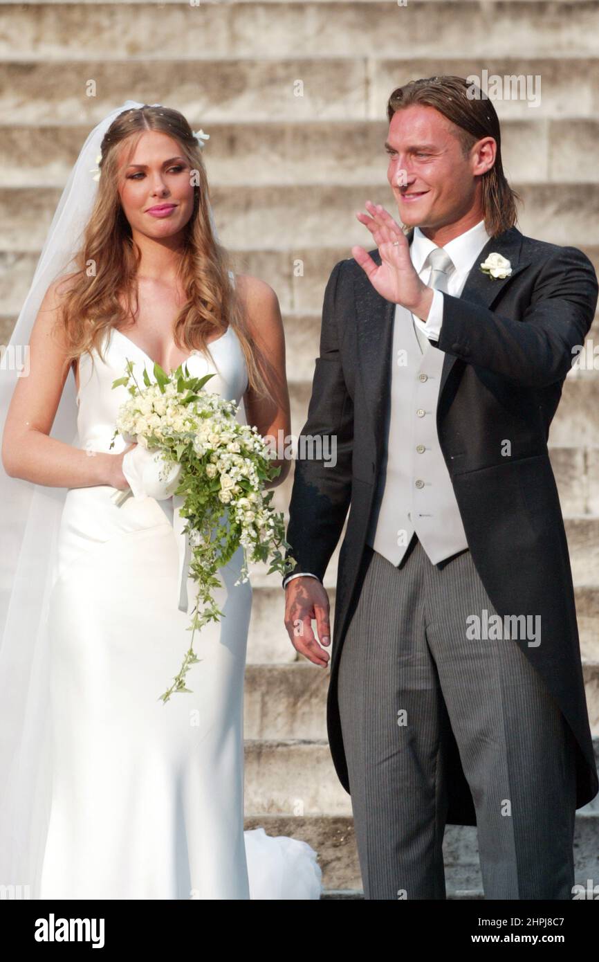 Ilary blasi deals abito da sposa