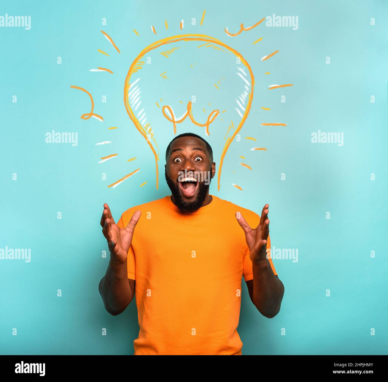 L'uomo felice ha una grande idea creativa Foto Stock