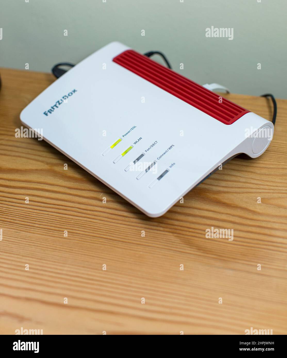 Il router wireless Fritz!Box è progettato per fornire una connessione  Internet a banda larga veloce e affidabile con funzioni quali il controllo  genitori e una facile configurazione "plug-in and go". Utilizzando Wireless