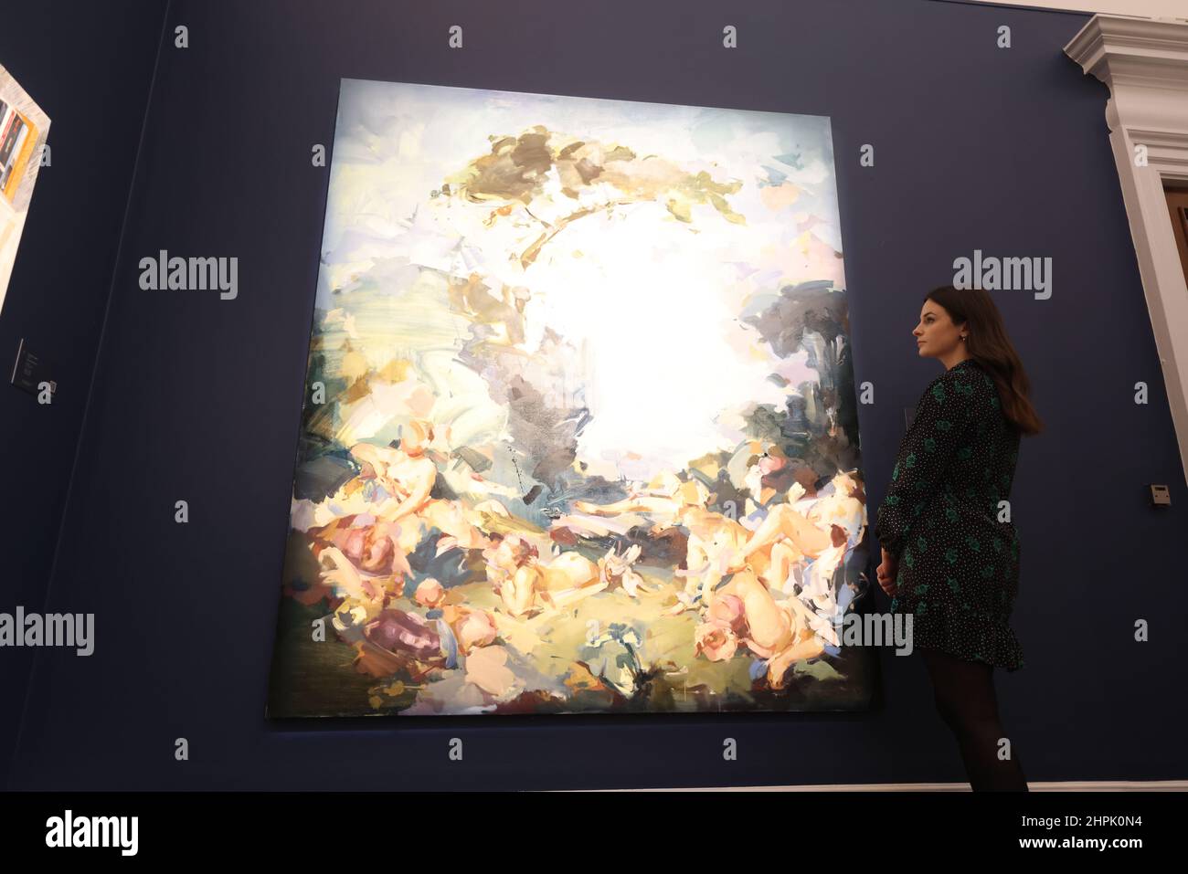 Flora Yukhnovich, caldo, bagnato 'N' Wild in mostra durante un'anteprima a Sotheby's, Londra, per la prossima asta di Arte moderna e Contemporanea che presenta £200 milioni di opere tra cui pezzi di Magritte, Monet, Picasso, Hockney e tre di Street-artist Banksy, dalla collezione di Robbie Williams. Data immagine: Martedì 22 febbraio 2022. Foto Stock