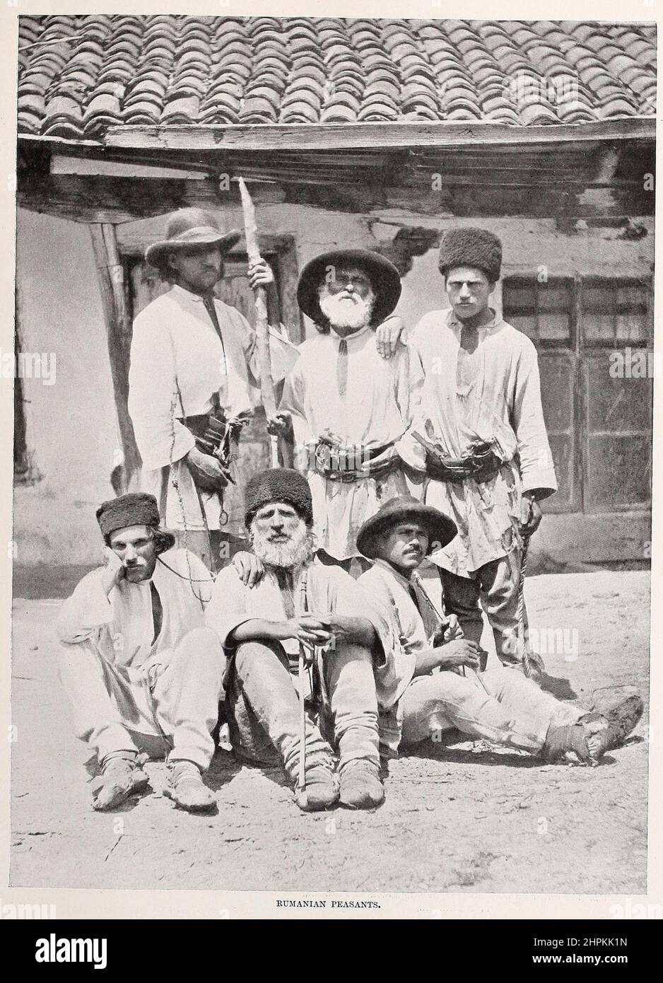 Contadini rumeni del libro ' le razze viventi dell'umanità ' un popolare racconto illustrato dei costumi, delle abitudini, delle inseguimenti, delle feste e delle cerimonie delle razze dell'umanità in tutto il mondo da Sir Harry Hamilton Johnston, e Henry Neville Hutchinson pubblicato a Londra da Hutchinson & Co. Nel 1902 Foto Stock