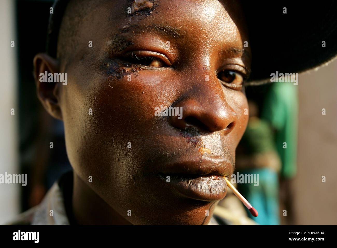 La vita quotidiana nelle baraccopoli del Lago Kivu vicino a Bukavu Congo. Il quadro ingannerà il fatto che qui, nella parte orientale del Congo, dal 1996 la guerra è guidata. Maggio i guerrieri e gli assassini di massa di Interahamwer dal Ruanda hanno ucciso 4 milioni di persone. Foto Stock