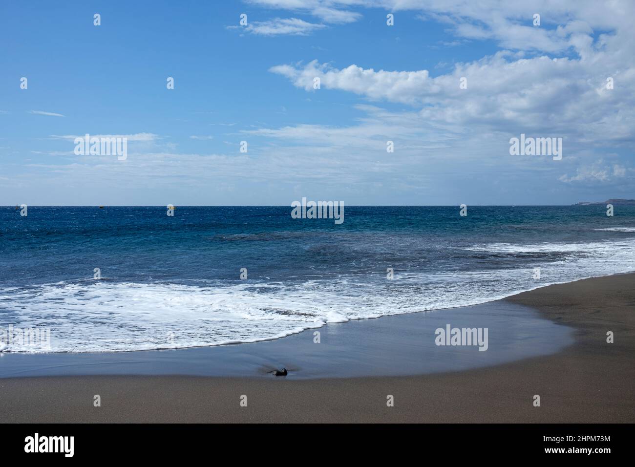 Marea che entra sulla spiaggia di Playa la Tejita vicino a El Medano a Tenerife, Isole Canarie, Spagna. Foto Stock