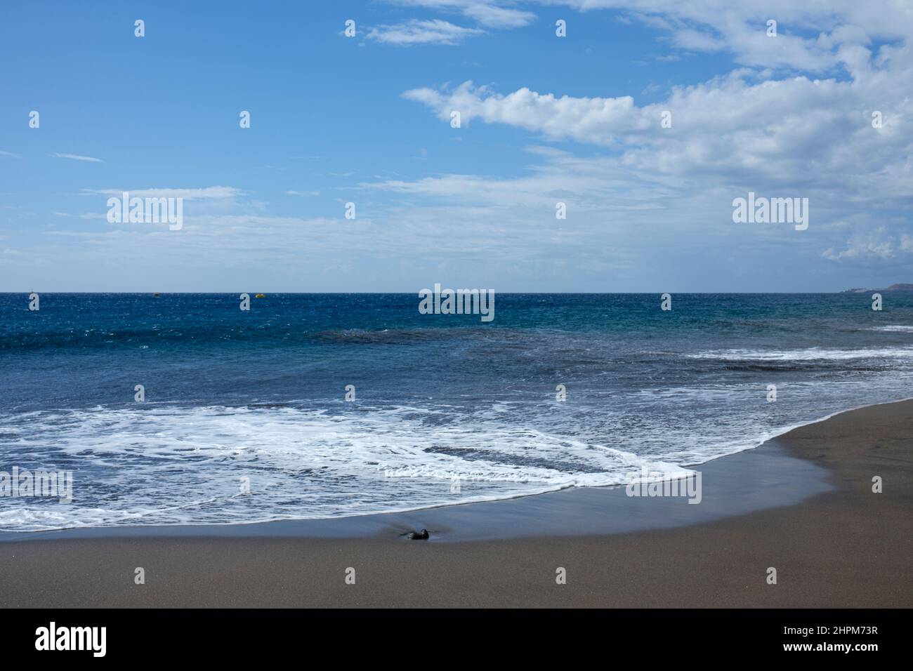 Marea che entra sulla spiaggia di Playa la Tejita vicino a El Medano a Tenerife, Isole Canarie, Spagna. Foto Stock